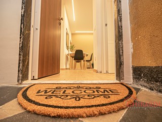 Appartamento in Affitto a Genova, zona Sestri Ponente, 1'400€, 91 m², arredato