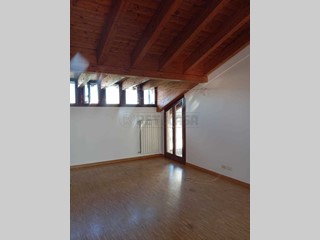 Trilocale in Vendita a Bergamo, 175'000€, 110 m², con Box