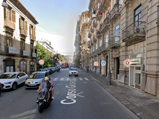 Immobile commerciale in Affitto a Salerno, zona CENTRO, 1'100€, 55 m²