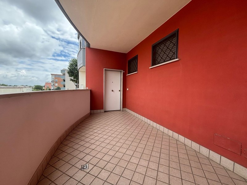 Ufficio in Vendita a Nettuno, 97'000€, 64 m²