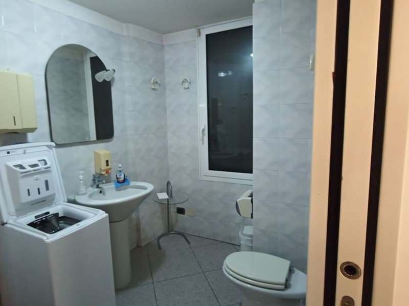 Immobile commerciale in Vendita a Sanremo, 395'000€, 115 m²