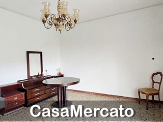 Appartamento in Vendita a Rocca di Papa, zona Campi + Centro Fortezza, 123'000€, 130 m²