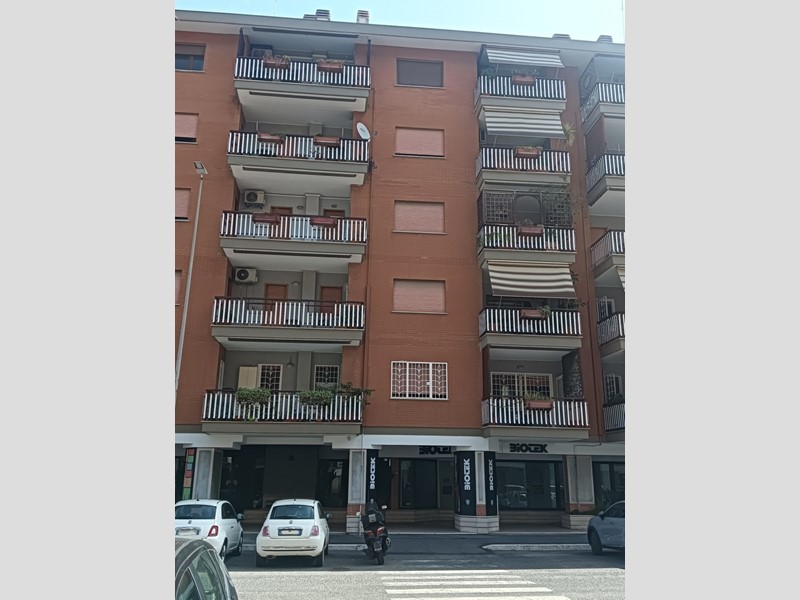 Immobile commerciale in Affitto a Roma, 3'800&euro;, 180 m²
