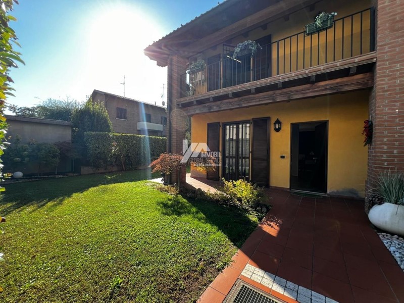 Casa Indipendente in Vendita a Roncadelle, 350'000€, 202 m², con Box