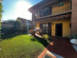 Casa Indipendente in Vendita a Roncadelle, 350'000€, 202 m², con Box