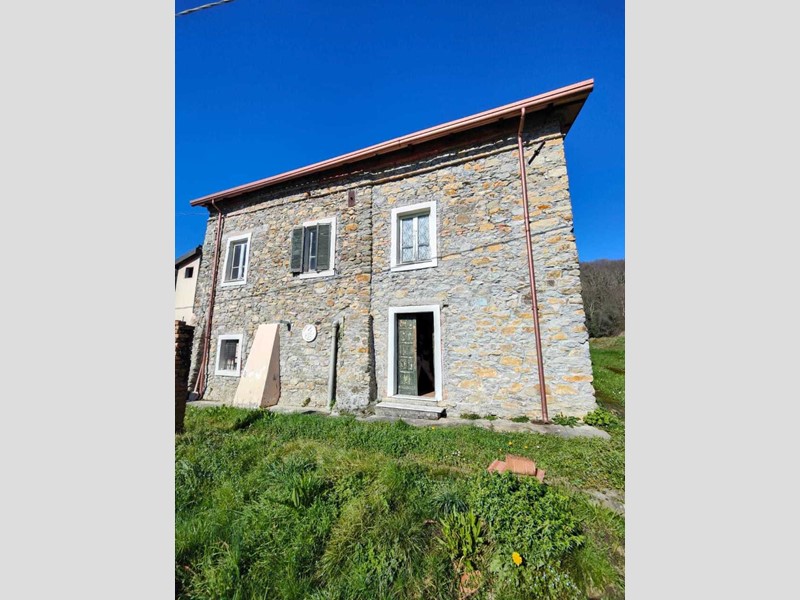 Casa Indipendente in Vendita a Licciana Nardi, 398'000€, 310 m²
