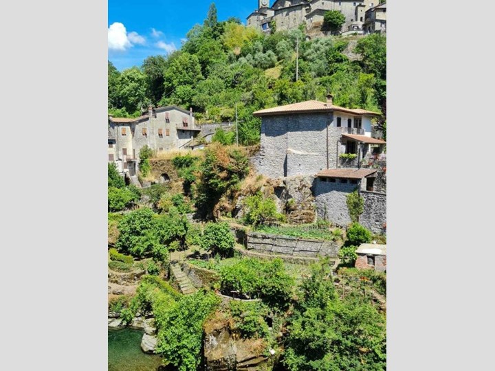 Casa Semi Indipendente in Vendita a Bagnone, 198'000€, 128 m², arredato