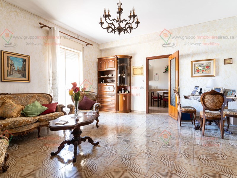 Quadrilocale in Vendita a Siracusa, zona Teocrito San Giovanni, 115'000€, 151 m²