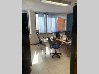 Ufficio in Affitto a Pescara, zona Stazione Centrale, 750 m²