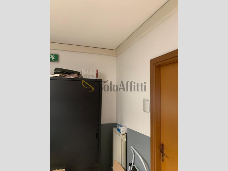 Ufficio in Affitto a Pescara, zona Stazione Centrale, 750 m²