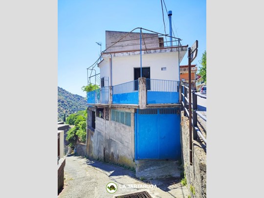 Casa Indipendente in Vendita a Santa Teresa di Riva, 50'000&euro;, 130 m²