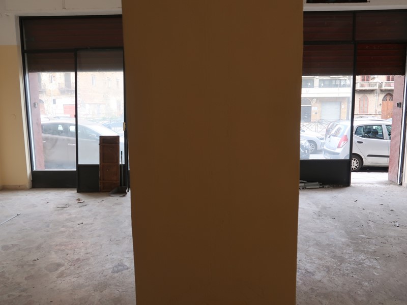Negozio in Vendita a Palermo, 75'000€, 57 m²
