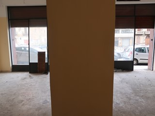 Negozio in Vendita a Palermo, 75'000€, 57 m²