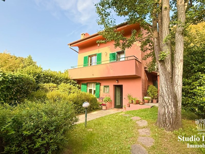 Villa in Vendita a Correzzana, 395'000€, 195 m²