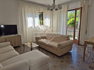 Quadrilocale in Affitto a Carrara, zona Marina di Carrara, 1'100€, 70 m², arredato