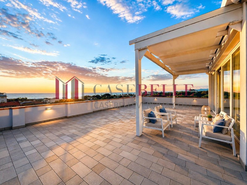 Attico in Vendita a Camaiore, zona Lido di Camaiore, 520'000&euro;, 75 m²