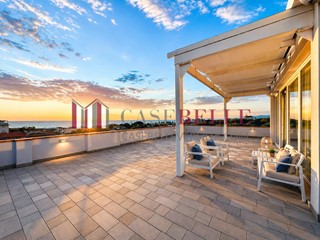 Attico in Vendita a Camaiore, zona Lido di Camaiore, 520'000&euro;, 75 m²
