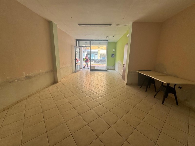 Immobile commerciale in Affitto a Pontedera, 700€, 95 m²