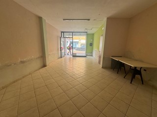 Immobile commerciale in Affitto a Pontedera, 700€, 95 m²