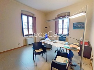 Ufficio in Affitto a Lucca, zona Arancio, 1'500€, 115 m²
