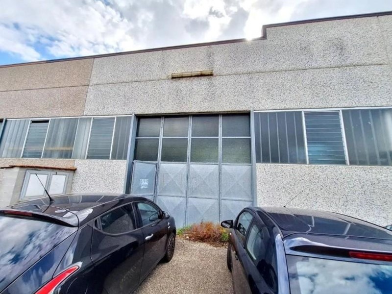 Capannone in Vendita a Bientina, 51'000€, 250 m²
