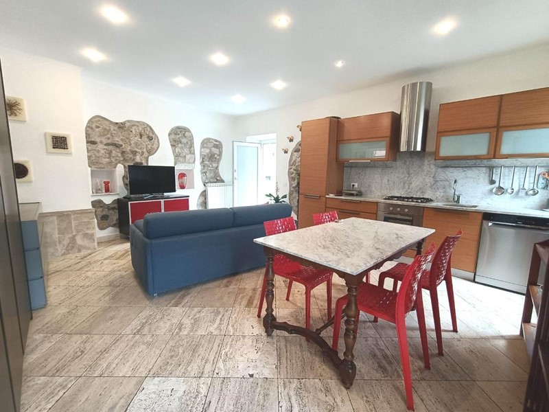 Trilocale in Vendita a Carrara, zona Miseglia, 119'000€, 75 m², arredato