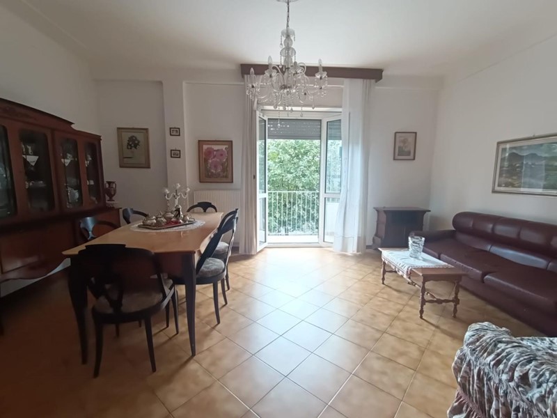 Quadrilocale in Vendita a Carrara, zona Marina di Carrara, 160'000€, 96 m², arredato