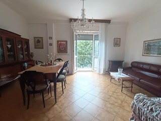 Quadrilocale in Vendita a Carrara, zona Marina di Carrara, 160'000€, 96 m², arredato