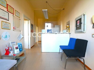 Ufficio in Vendita a Lucca, zona Arancio, 268'000€, 115 m²