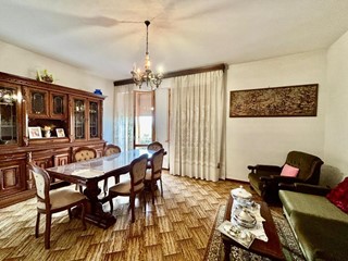 Villa bifamiliare in Vendita a Fucecchio, zona San Pierino, 249'000€, 380 m²