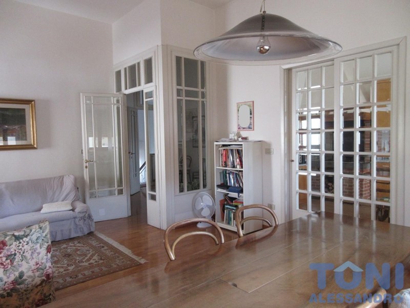 Casa Indipendente in Vendita a Cerreto Guidi, 450'000€, 300 m², con Box