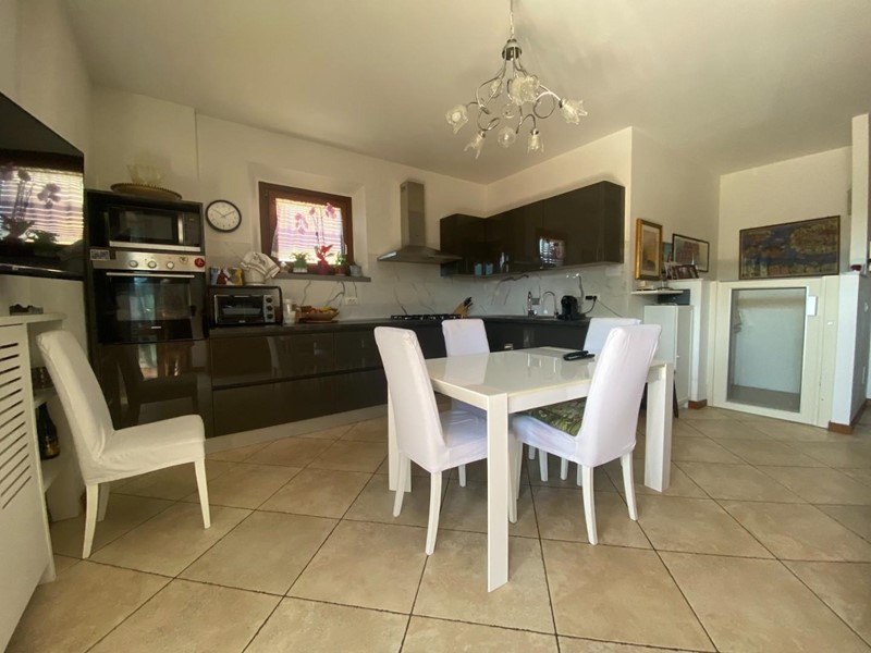 Appartamento in Vendita a Capraia e Limite, 279'000€, 145 m², con Box