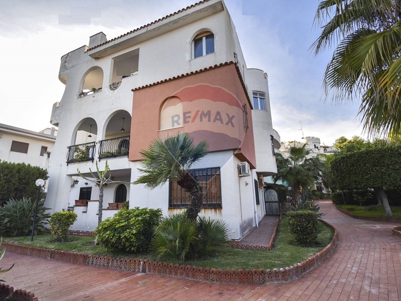 Appartamento in Vendita a Aci Castello, 395'000€, 218 m²