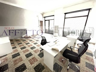 Immobile commerciale in Affitto a Alessandria, 350€, 60 m²