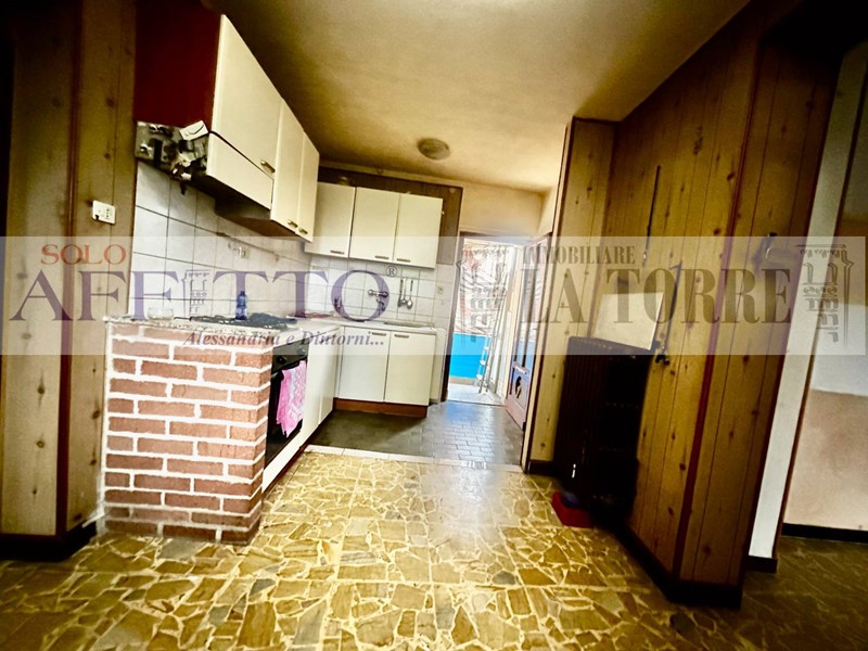 Casa Indipendente in Vendita a Alessandria, 45'000€, 200 m²