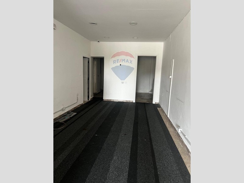 Immobile commerciale in Affitto a Angri, 650€, 80 m²