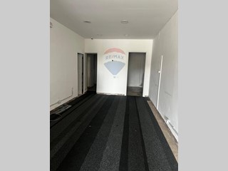 Immobile commerciale in Affitto a Angri, 650€, 80 m²