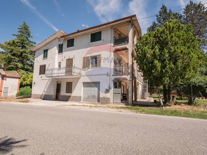 Trilocale in Vendita a Apiro, 39'500&euro;, 118 m²