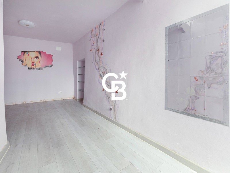 Immobile commerciale in Vendita a Viterbo, 55'000€, 66 m²