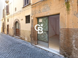 Immobile commerciale in Vendita a Viterbo, 55'000€, 66 m²