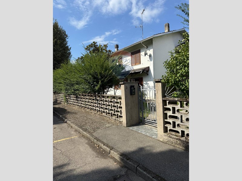 Casa Indipendente in Vendita a Voghera, 300'000€, 311 m²