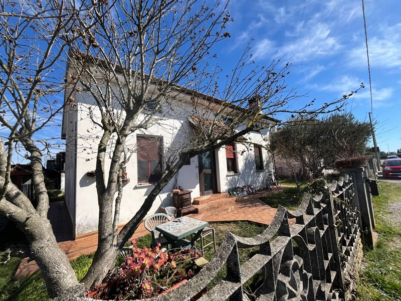 Casa Indipendente in Vendita a San Vito al Torre, 105'000€, 164 m²