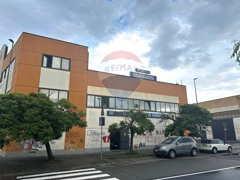 Capannone in Vendita a Sesto San Giovanni, 550'000€, 388 m²