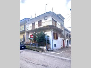 Casa Semi Indipendente in Vendita a Sirignano, 125'000€, 180 m²