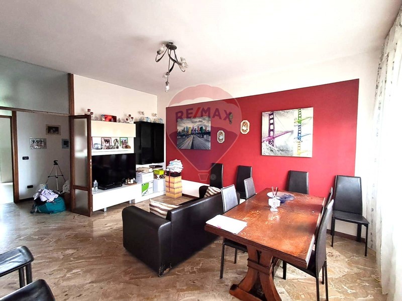 Quadrilocale in Vendita a Rho, 175'000€, 131 m²