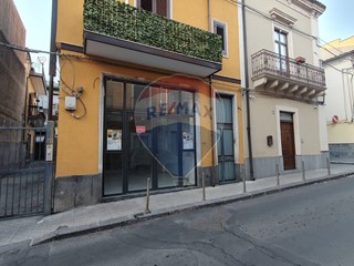 Immobile commerciale in Affitto a Paternò, 500€, 90 m²