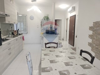 Trilocale in Vendita a Pavia, 150'000€, 72 m²