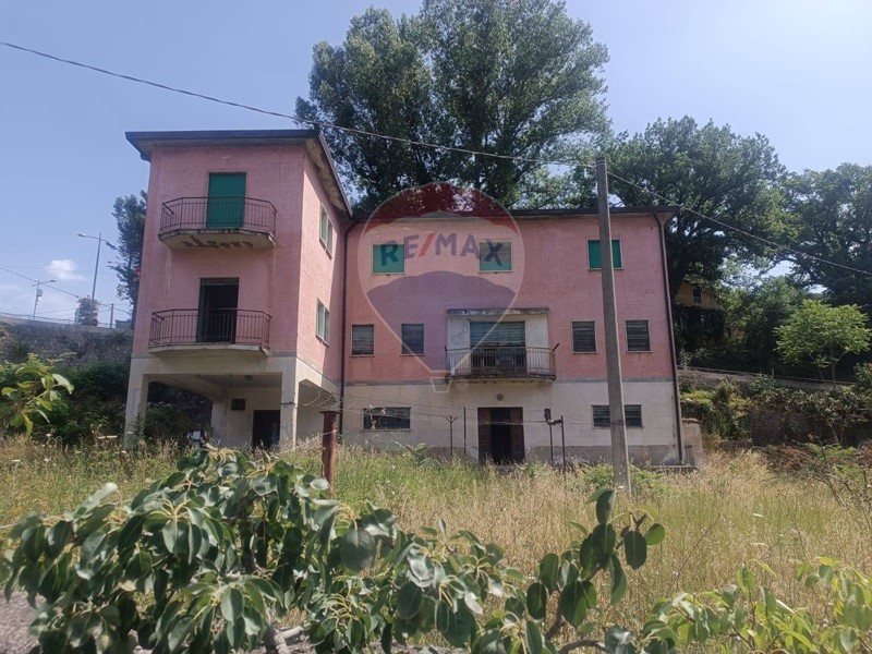 Casa Indipendente in Vendita a Pertosa, 249'000&euro;, 350 m²