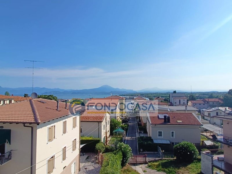 Trilocale in Vendita a Peschiera del Garda, 235'000€, 102 m²