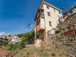 Appartamento in Vendita a Pompeiana, 75'000€, 125 m²